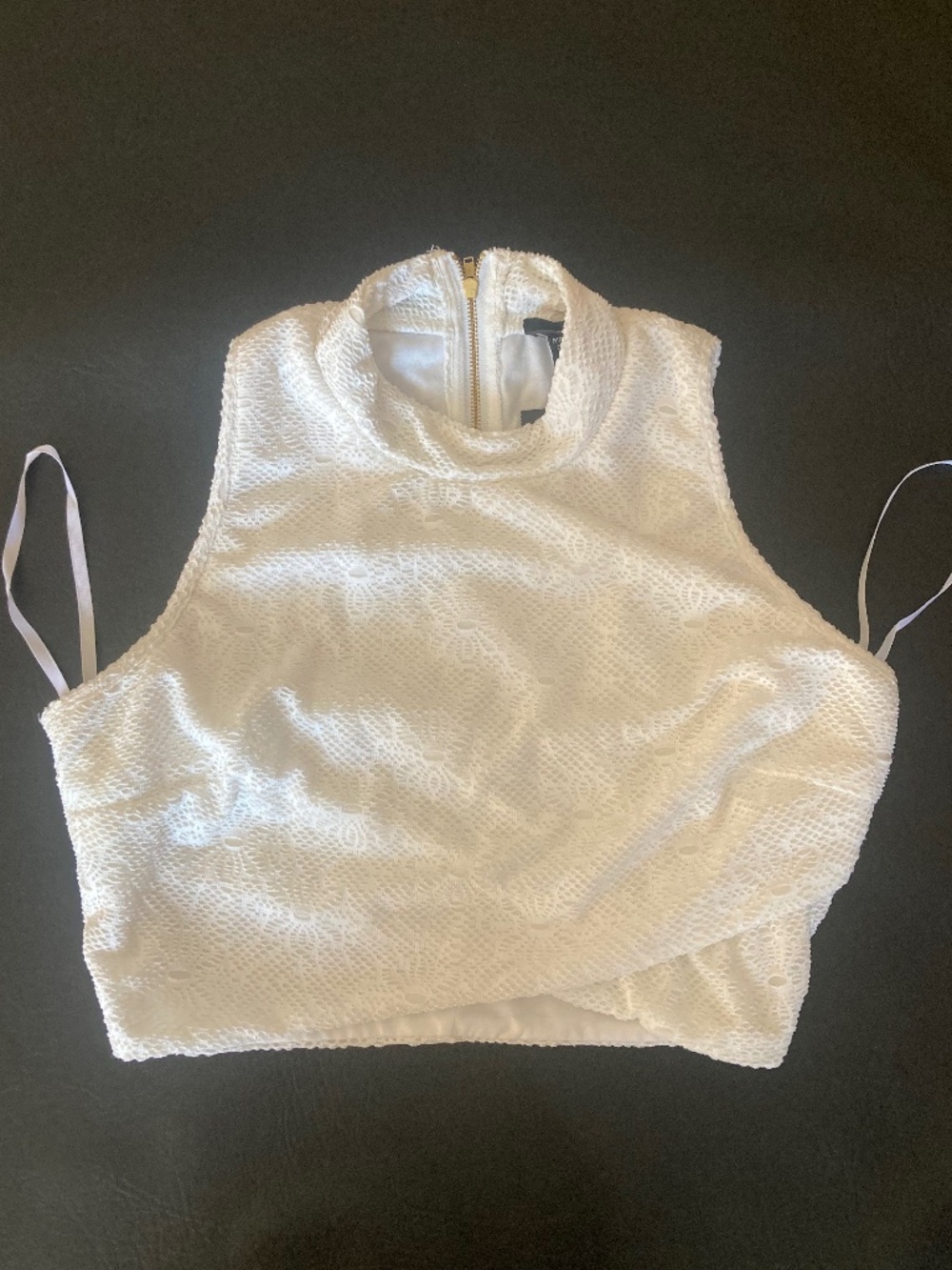NWT bebe 2b white mock neck textured lace sleeveless cropped top L large
